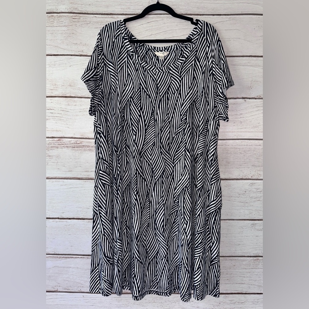Terra & Sky Black & White Leaf-Stripe Midi Dress
